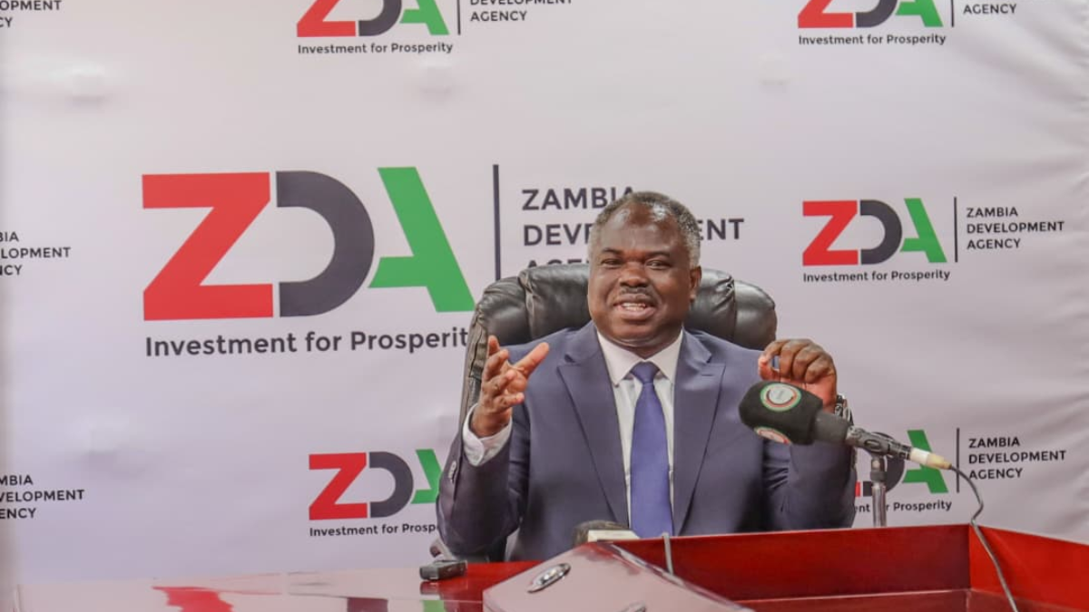 zida-investment-deal-room-halwampa.jpg Alt text: ZDA Director General Albert Halwampa speaking about the Zambia Investment Deal Room platform connecting fund seekers with investors