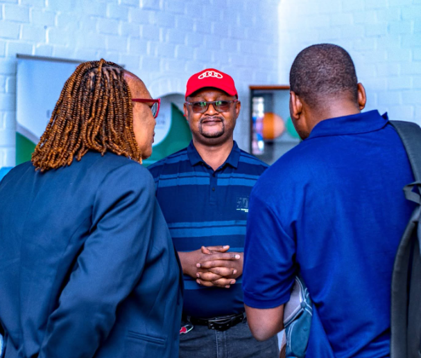 Visitors speaking with an Emoluments Commission representative