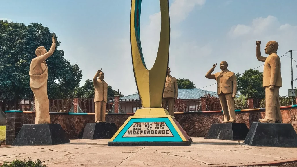Independence Monument in Ndola, Zambia, with statues of the country's presidents and a plaque marking Independence on 24 October 1964